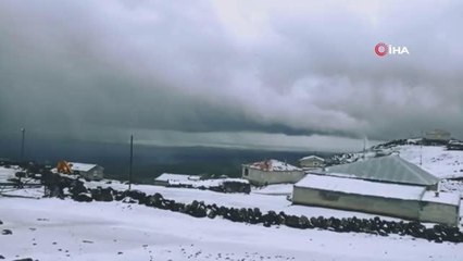 Adilcevaz'da Mayıs ayında kar sürprizi