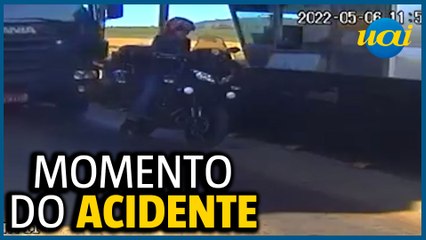 Idoso em moto é atropelado por caminhão em pedágio na BR-381