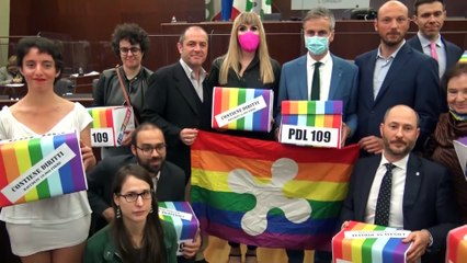 Télécharger la video: Diritti Lgbtq, in Lombardia arriva il 'ddl Zan regionale': 