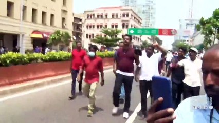 Görevden indirildi, evi basıldı