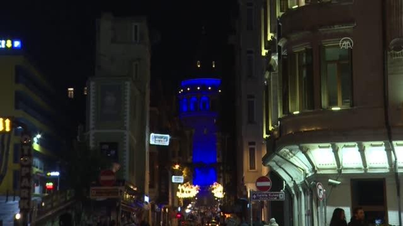 FSM Köprüsü ile Galata Kulesi, Engelliler Haftası'nda maviye büründü