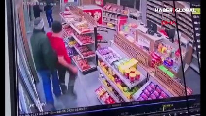 Petrol istasyonundaki silahlı gasp kamerada