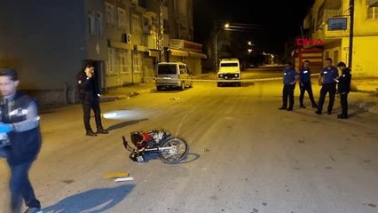 MOTOSİKLETLİ İKİ ŞÜPHELİ, KALAŞNİKOF VE 100 MERMİYLE YAKALANDI