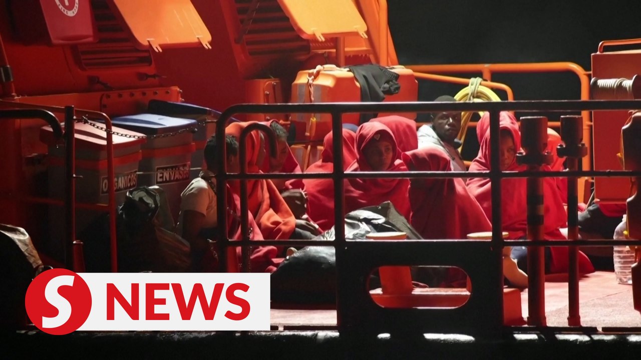Spanish coast guard rescues 71 migrants in rubb...