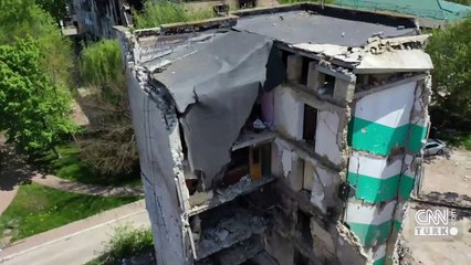 Rus uçakları binayı ikiye böldü... CNN TÜRK ekibi görüntüledi