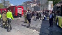 Fatih'te tramvay İETT otobüsüne çarptı (2)