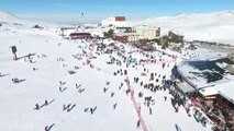 Sezonun uzadığı Erciyes yaklaşık 2 milyon ziyaretçi ağırladı