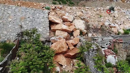Evlerinin üzerinde dev kayalar var, korku içinde yaşıyorlar