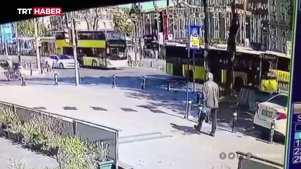 İETT otobüsünün tramvaya çarptığı kaza güvenlik kamerasında