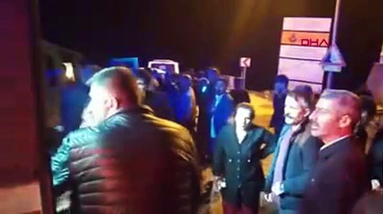 Van-Hakkâri karayolunda feci kaza: İki araç kafa kafaya çarpıştı!