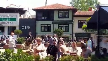 Bursa'da AVM'deki bir mağazada çıkan yangın sonucu tavan çöktü