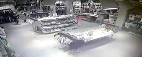 Bursa'daki göçükte Gölcük depremini andıran görüntüler..."Kimse var mı"