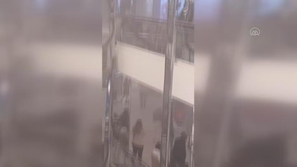 Bursa'daki AVM'de, bir mağazada çökme meydana geldi