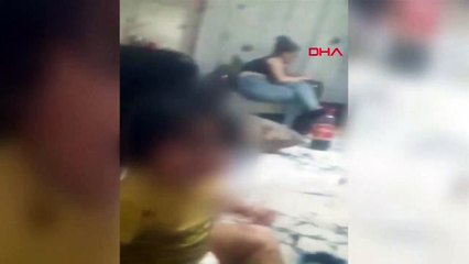 2 yaşındaki oğluna sigara içirdi