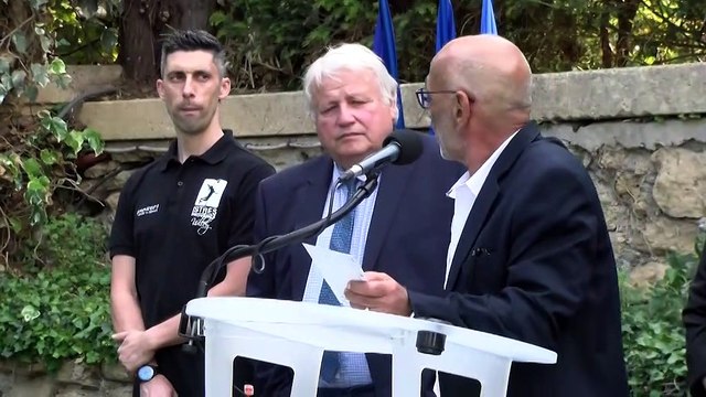 Le Président d'Istres Provence Volley Gilbert Louis rend hommage au coach André Sa