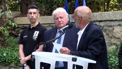 Le Président d'Istres Provence Volley Gilbert Louis rend hommage au coach André Sa