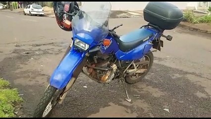 Carro e moto se envolvem em colisão no Bairro Cataratas