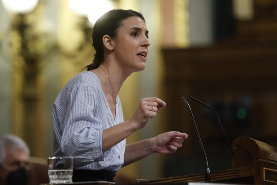 La contundente respuesta de Irene Montero a Macarena Olona sobre las familias