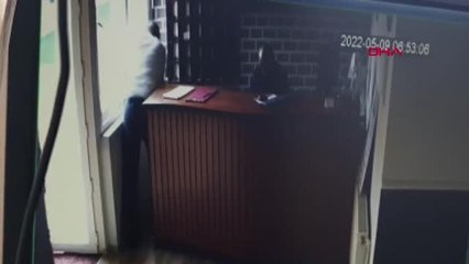 OTELDE TARTIŞTIĞI SEVGİLİSİYLE ARKADAŞININ ÜZERİNE ASİT DÖKTÜ