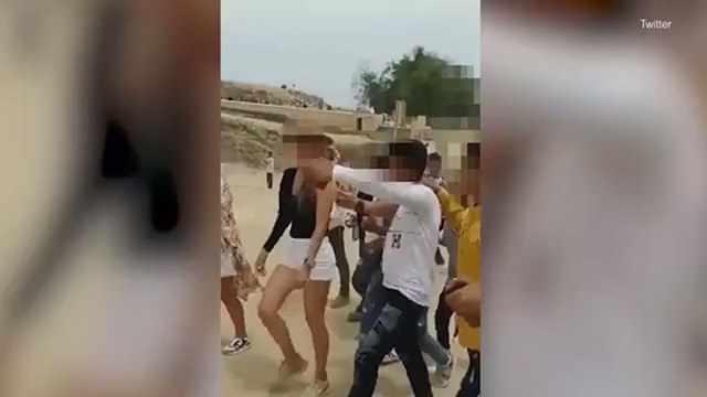 Mısır'da 13 kişi kadın turistleri taciz etti