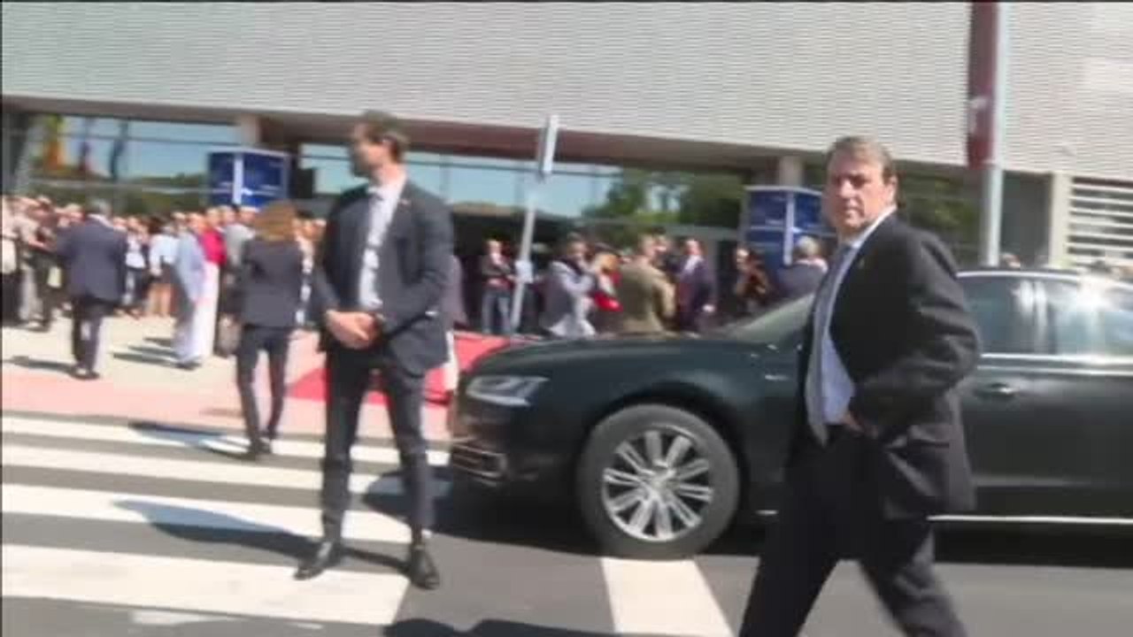 Abucheos y pitadas a Sánchez a su llegada a la Feria Nacional del Vino en Ciudad Real