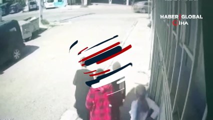 Kartal'da dehşet anları: Araç 4 kadını ezdi! O anlar kameraya yansıdı!