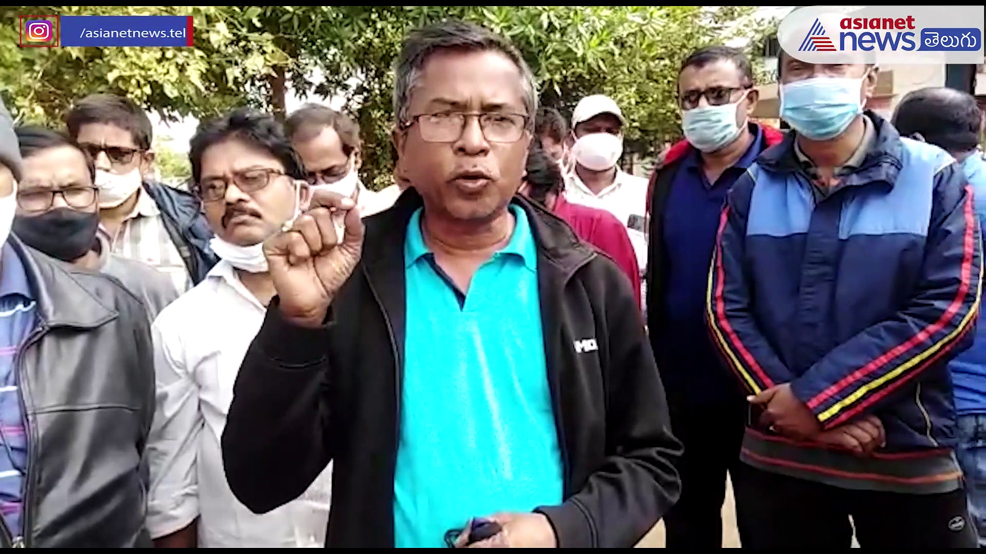 Chalo Vijayawada: అడుగడుగునా అడ్డంకులు... వీరవల్లి పోలీస్ స్టేషన్ లోనే ఉద్యోగుల ఆందోళన