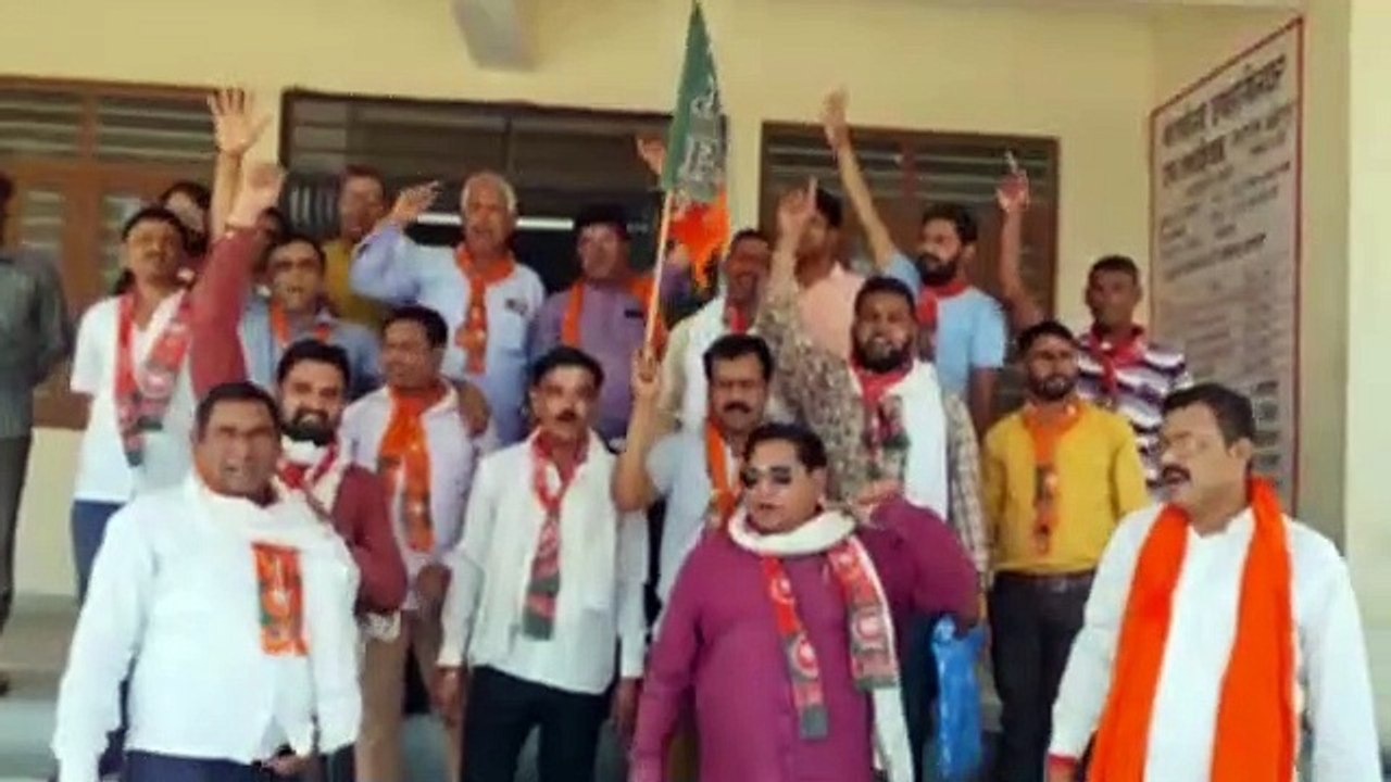 VIDEO: महिला पार्षद से दुर्व्यवहार के मामले में भाजपा कार्यकर्ताओं का विरोध प्रदर्शन, दोषियों पर कार्रवाई की मांग