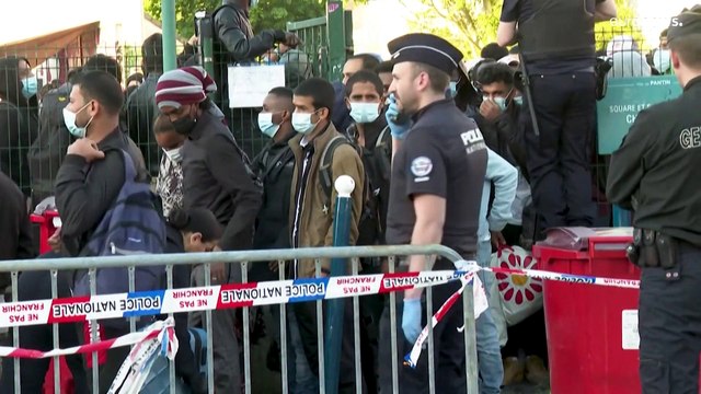 Эвакуация мигрантов из пригорода Парижа