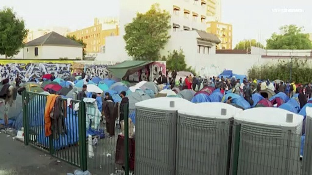 200 migrantes retirados de um acampamento próximo de Paris