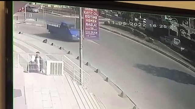 Şüpheli araç kovalarken TIR'a çarpan motosikletli polisten acı haber