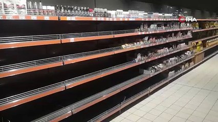 Ukrayna'da market rafları boşaltıldı
