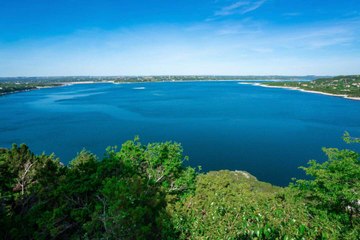 This Texas Lake Is Going Viral on TikTok for Its Stunningly Crystal clear Blue Water