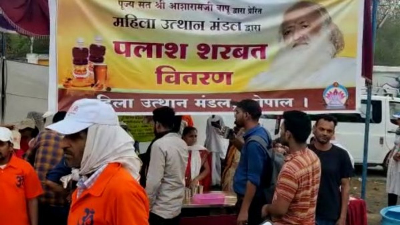 रेप के आरोप में सजा काट रहे आसाराम के नाम का भोपाल में बांटा गया शरबत