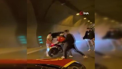 Şişli'de tünelde tehlikeli asker eğlencesi