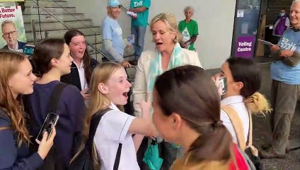 Zali Steggall at pre-polling | May 2022 | Northern Beaches Review