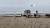 ABD'de yazlık ev, kıyı erozyonunda dalgalara kapıldı