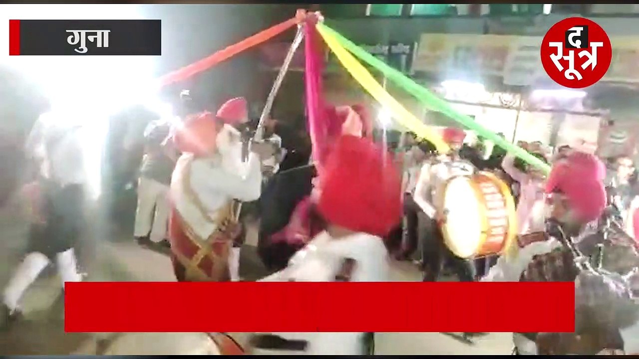 गुना: हाथी पर सवार होकर आया दूल्हा, राजसी ठाठ-बाट से निकली बारात; उमड़ी भीड़!