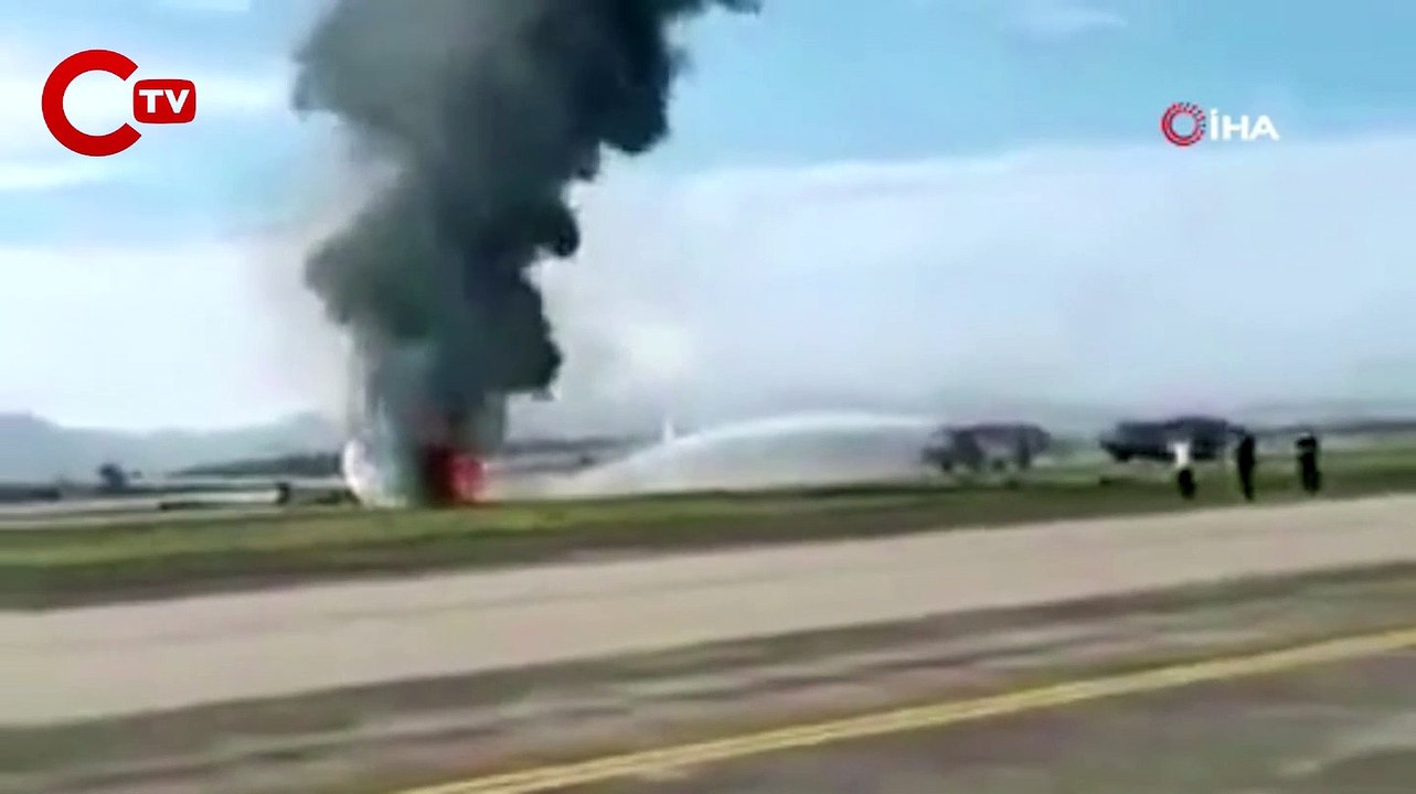 Çin'de yolcu uçağı kalkış sırasında alev aldı