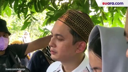 Tangis Kiki Farrel Meledak saat Kenang Permintaan Terakhir Mama Dahlia
