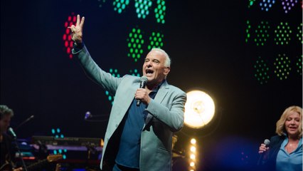 GALA VIDEO - “Je ne me suis jamais drogué” : Michel Fugain, 80 ans, fier de sa bonne santé