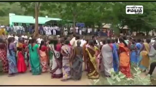 கலெக்டர் காரை சிறைபிடித்த கிராம மக்கள்; என்ன காரணம் தெரியுமா?