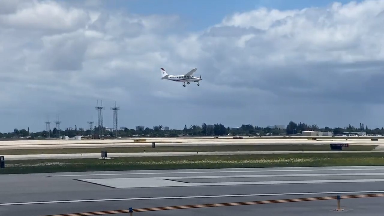 Le pilote fait un malaise, son passager prend les commandes