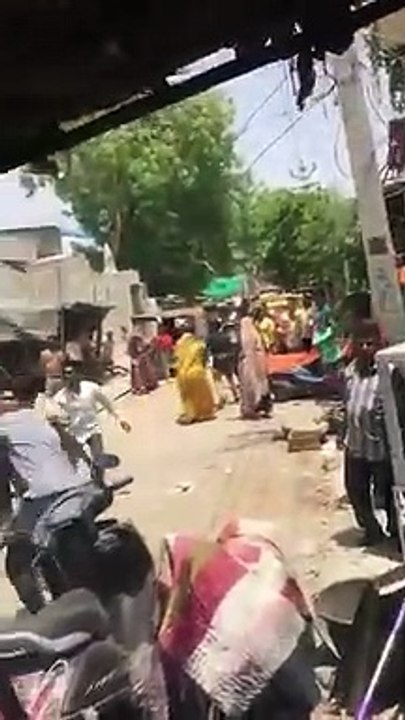 युवती संग फोटो अपलोड की तो हुआ यह बवाल, देखें video