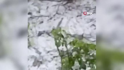 Alaşehir'de dolu yağışı 10 dakikada her yeri beyaza bürüdü