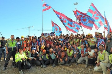 Akkuyu NGS inşaatında çalışan işçiler Trabzonspor'un şampiyonluğunu kutladı