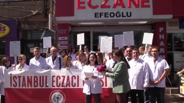 Eczacılar, Çapa Tıp Fakültesi'nin Önünden Seslendi: Artık Dayanacak Gücümüz Kalmadı, Bıçak Kemiğe Dayandı