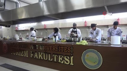 Sivas Cumhuriyet Üniversitesi'nde 25 üniversitenin katılımıyla yöresel lezzetler yarışması düzenlendi