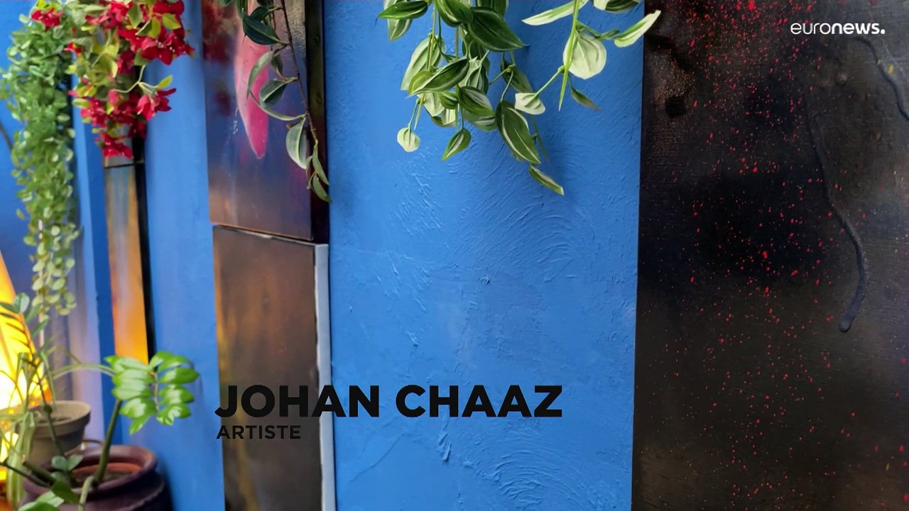 Street art : cœurs et perfusions romantiques par l'artiste lyonnais Johan Chaaz
