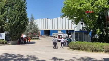 FABRİKADA ÇIKAN YANGINDA 10 İŞÇİ DUMANDAN ETKİLENDİ